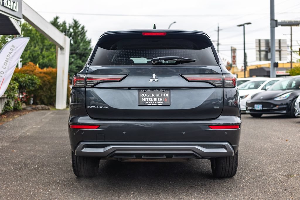 Used 2025 Mitsubishi Outlander SE FWD image 8