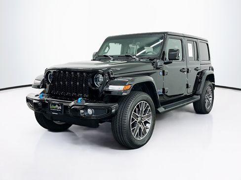 Used 2023 Jeep Wrangler Unlimited Sahara AWD/4WD image 3