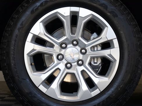 Used 2024 Chevrolet Silverado 1500 LTZ AWD/4WD image 10