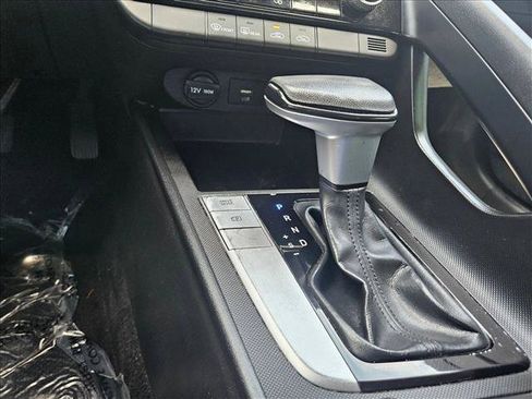 Used 2022 Hyundai Elantra SEL FWD image 12