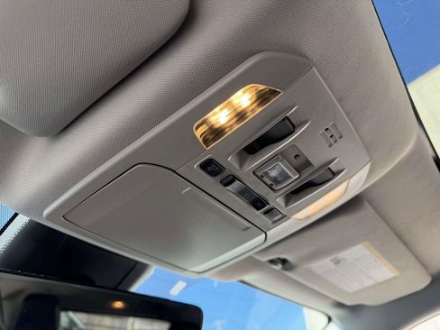 Used 2021 Toyota Highlander XLE image 36