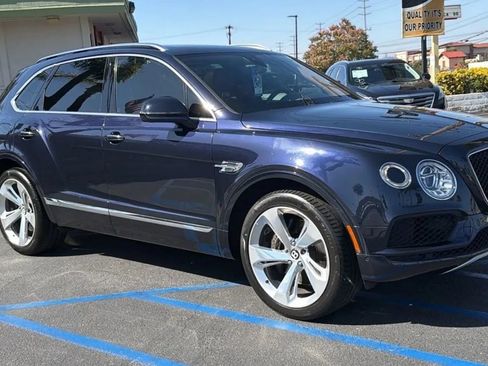 Used 2019 Bentley Bentayga AWD/4WD image 1