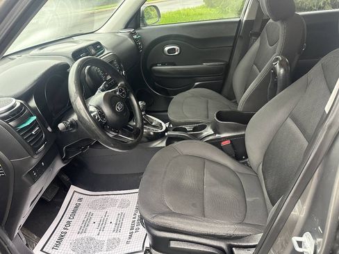 Used 2014 Kia Soul FWD image 9