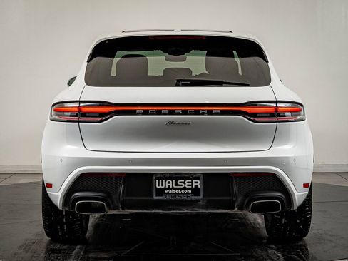 Certified 2025 Porsche Macan image 7