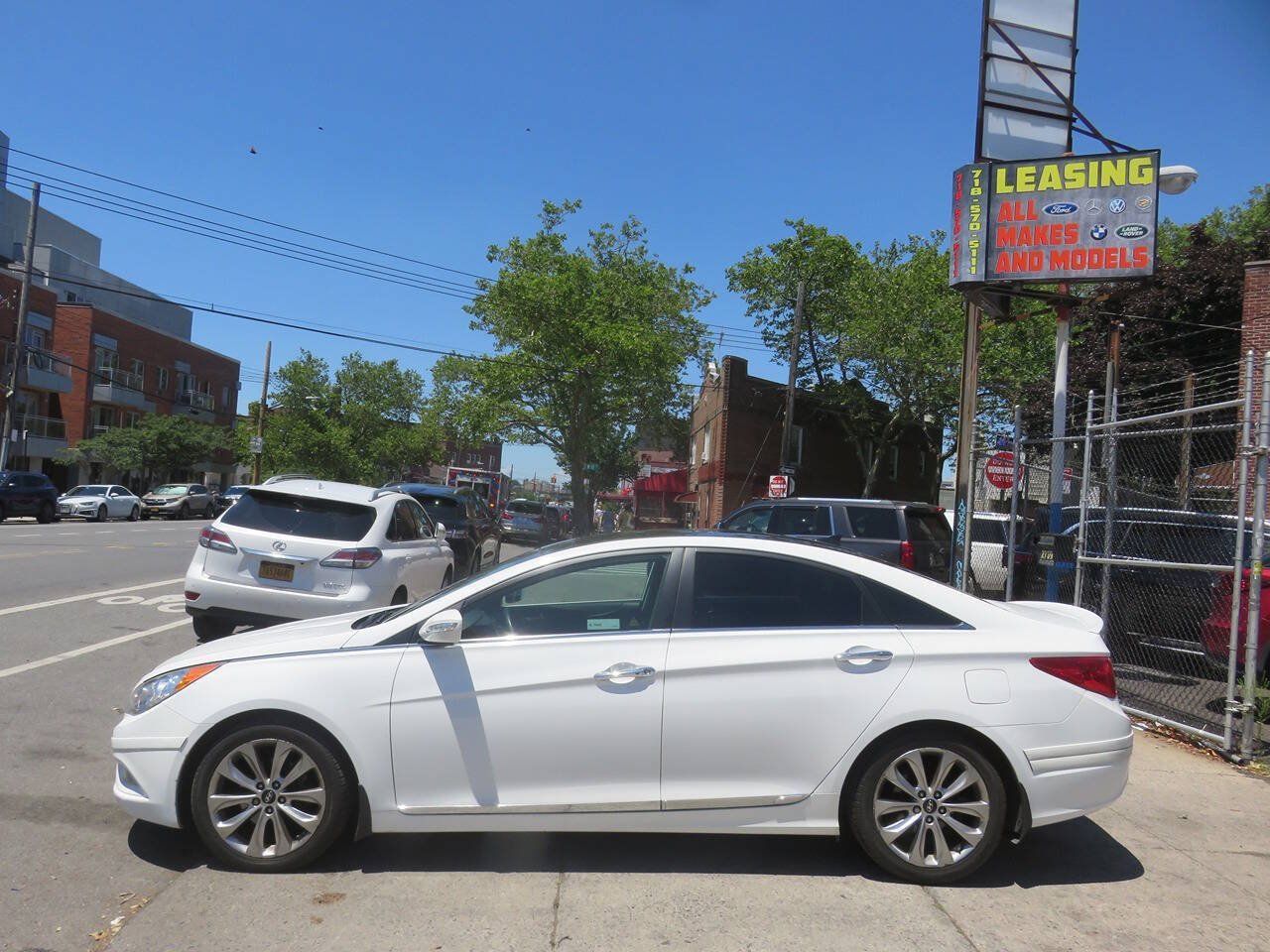 Used 2012 Hyundai Sonata Limited w/ Navigation Pkg FWD image 7