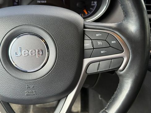 Used 2019 Jeep Grand Cherokee Altitude AWD/4WD image 16