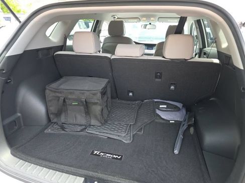 Used 2017 Hyundai Tucson SE w/ SE Popular Package 02 AWD/4WD image 10