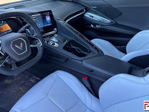 Used 2025 Chevrolet Corvette Stingray Convertible RWD image 10