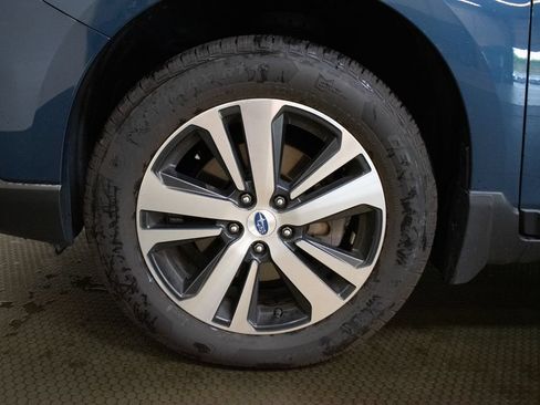 Used 2019 Subaru Outback 2.5i Limited w/ Popular Package #2 AWD/4WD image 9