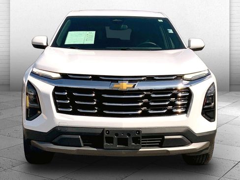 Used 2025 Chevrolet Equinox LT image 2