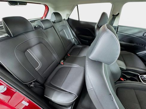 Certified 2025 Hyundai Venue Limited FWD image 26