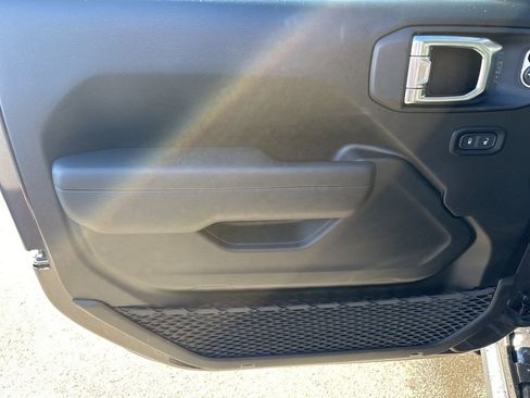 Used 2025 Jeep Wrangler Unlimited Rubicon image 45