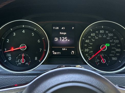 Used 2015 Volkswagen GTI SE FWD image 30