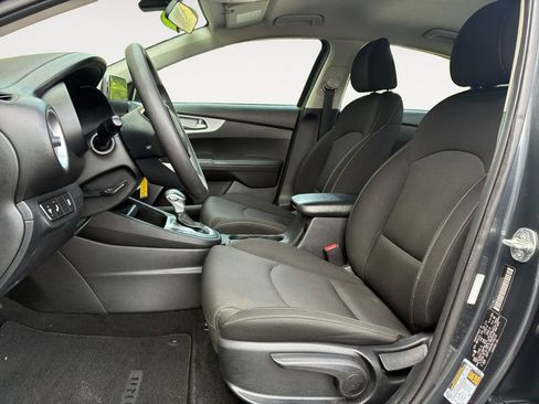 Used 2024 Kia Forte LXS w/ LXS Technology Package FWD image 9