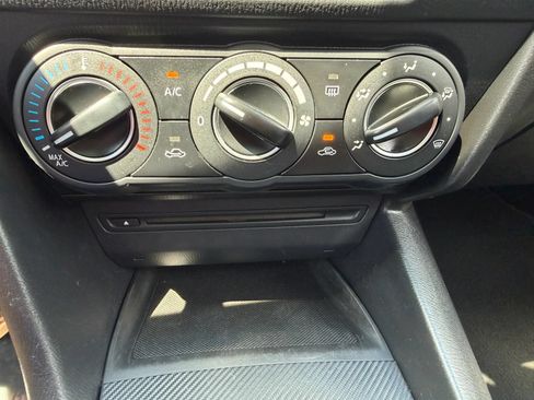 Used 2014 MAZDA MAZDA3 i Touring w/ Moonroof Package 1 FWD image 42