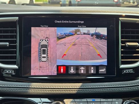Used 2025 Chrysler Pacifica Select AWD/4WD image 23