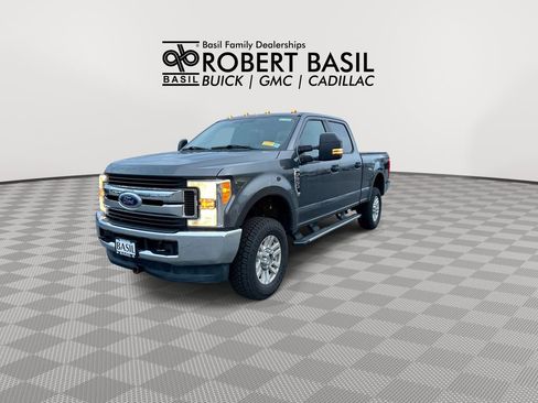 Used 2017 Ford F250 XL w/ STX Appearance Package image 4