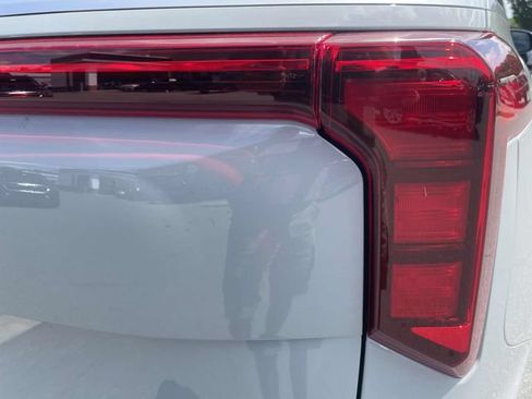 New 2026 Kia Carnival EX FWD image 11