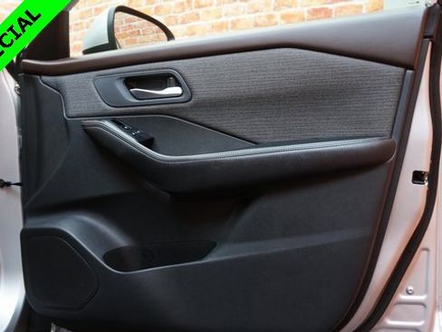 Used 2022 Nissan Rogue SV image 61