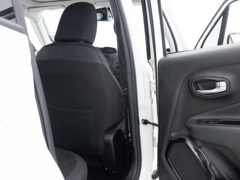 Used 2018 Jeep Renegade Altitude w/ UConnect 8.4 Nav Group AWD/4WD image 30