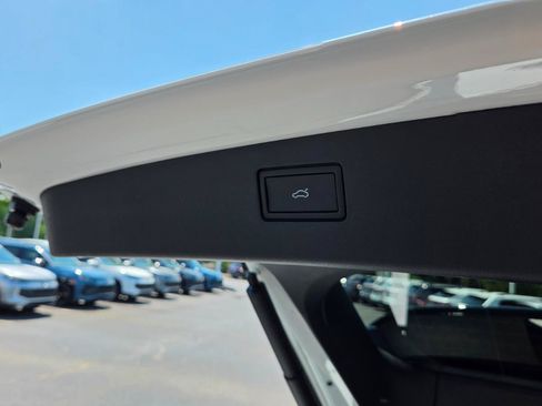 Certified 2025 Volkswagen Tiguan SE R-Line AWD/4WD image 59