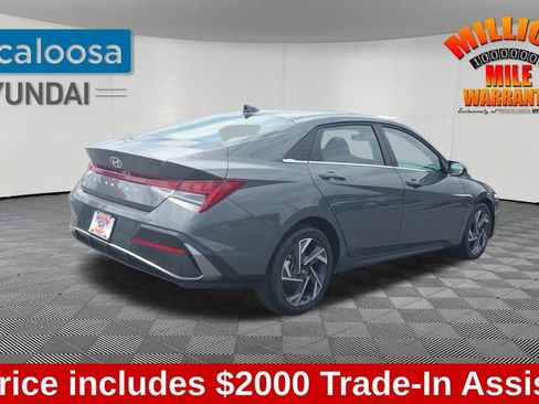 Used 2025 Hyundai Elantra SEL FWD image 8