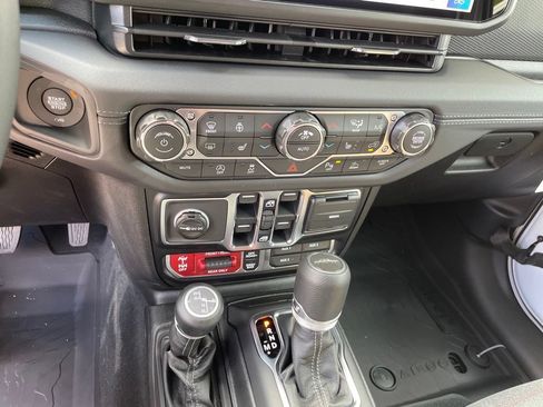 New 2026 Jeep Gladiator Sport AWD/4WD image 14