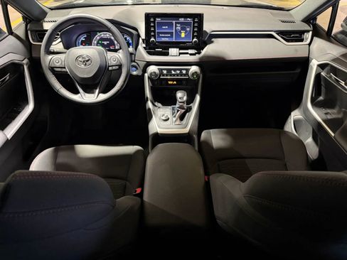Used 2022 Toyota RAV4 SE w/ Weather & Moonroof Package AWD/4WD image 8