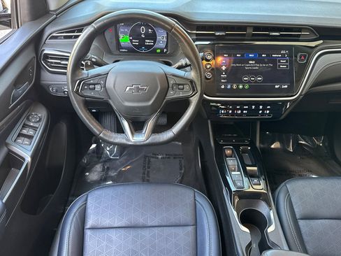 Used 2023 Chevrolet Bolt EUV LT w/ Convenience Package FWD image 17