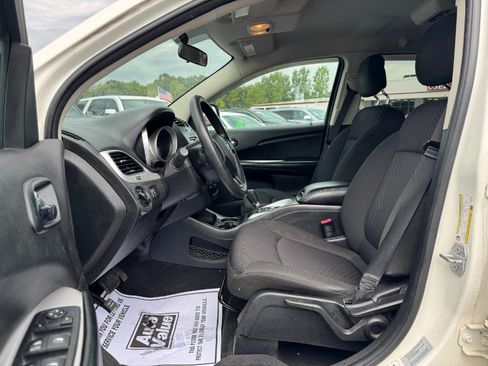 Used 2017 Dodge Journey SXT w/ Blacktop Package FWD image 15