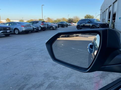 Used 2025 Hyundai Elantra SEL image 19