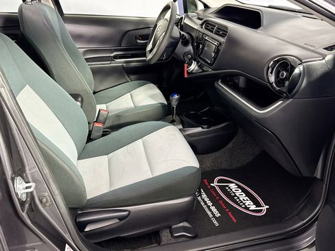 Used 2016 Toyota Prius C Two image 28