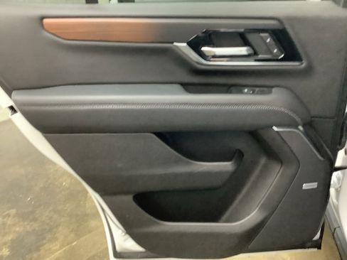 Used 2025 GMC Yukon Denali image 25