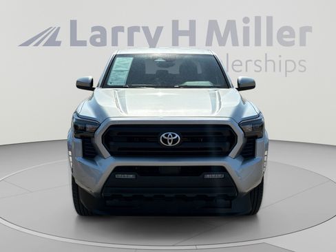 Used 2025 Toyota Tacoma SR5 AWD/4WD image 8