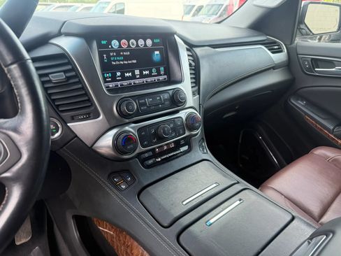 Used 2019 Chevrolet Suburban Premier w/ Premier Plus Edition AWD/4WD image 17