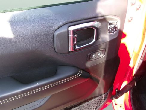 Used 2025 Jeep Wrangler Sahara w/ Safety Group image 11