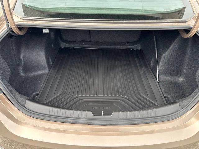 Used 2018 Chevrolet Malibu LT w/ Driver Confidence Package FWD image 5
