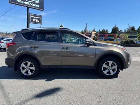 Used 2015 Toyota RAV4 XLE FWD image 6
