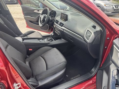 Used 2018 MAZDA MAZDA3 Sport FWD image 2