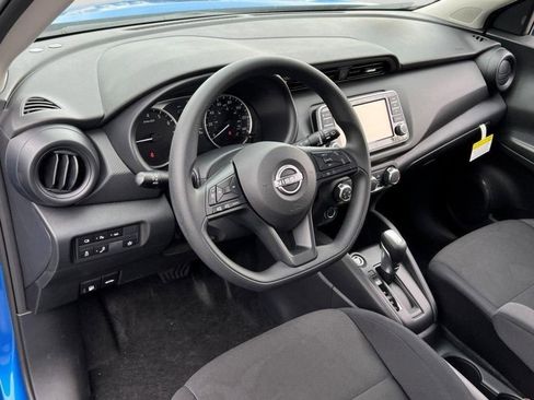 Used 2025 Nissan Kicks Play S image 12