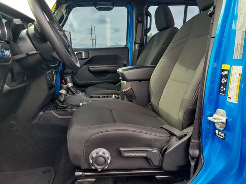 Used 2021 Jeep Gladiator Sport w/ Trailer Tow Package image 17