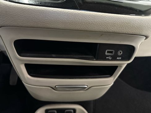 Used 2018 Chrysler Pacifica Limited image 21