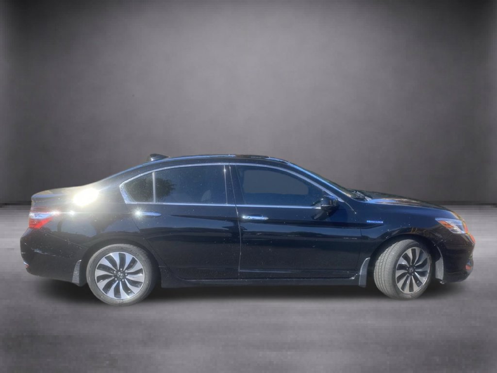 Used 2017 Honda Accord Touring image 7