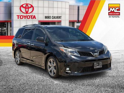 Used 2018 Toyota Sienna SE w/ Carpet Mat Package FWD image 7