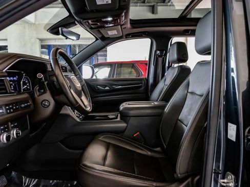 Used 2021 GMC Yukon Denali w/ Denali Premium Package image 2