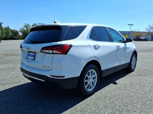 Used 2023 Chevrolet Equinox LT w/ Driver Convenience Package image 4
