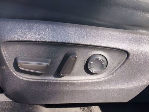 Certified 2024 Toyota Highlander XLE AWD/4WD image 19