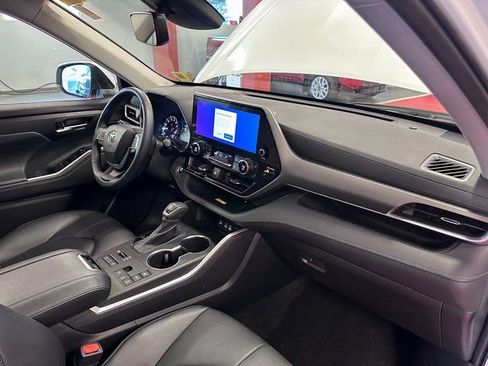 Used 2023 Toyota Highlander XLE image 16