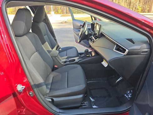 Used 2025 Toyota Corolla LE w/ Convenience Package image 10