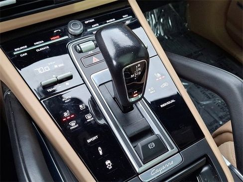 Used 2022 Porsche Cayenne Turbo image 21